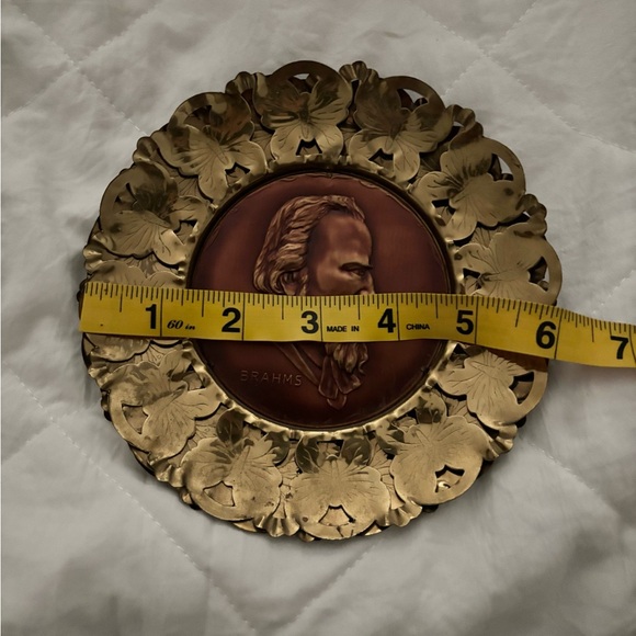 Vintage antique 1930’s brass composer wall decor BRAHMS/TCHAIKOVSKY/MENDELSSOHN - Picture 6 of 7